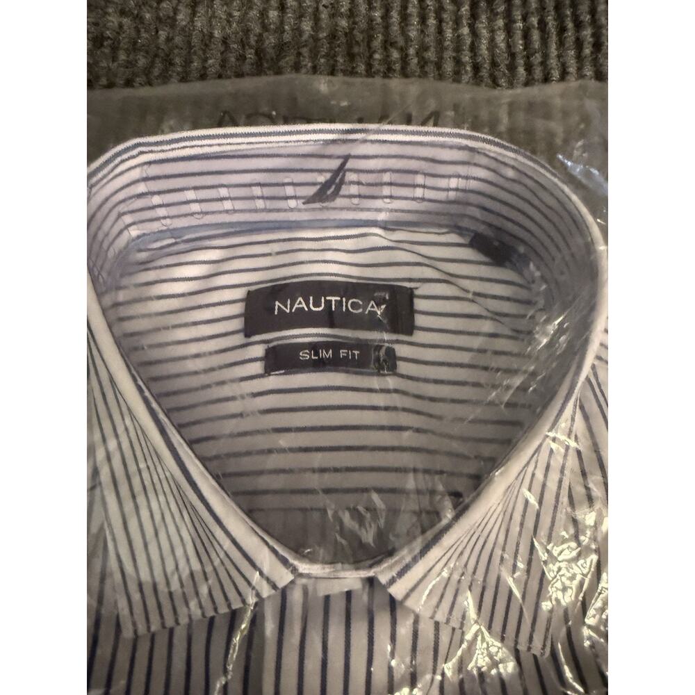 Nautica Men’s Slim Fit Dress Shirt Stripe Blue White Small 14/14.5 32/33 - Picture 2 of 3